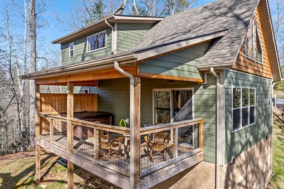 Rustic Family Cabin with Hot Tub with Arcade in Great Smoky Mountains near Gatlinburg, Tennessee - Gatlinburg, Tennessee - glamping.directory