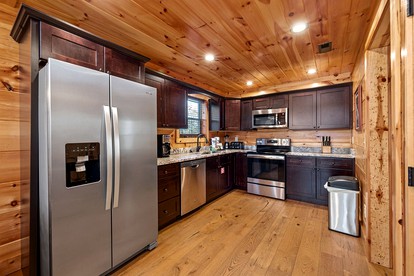 Rustic Family Cabin with Hot Tub with Arcade in Great Smoky Mountains near Gatlinburg, Tennessee - Gatlinburg, Tennessee - glamping.directory
