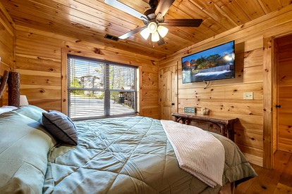 Rustic Family Cabin with Hot Tub with Arcade in Great Smoky Mountains near Gatlinburg, Tennessee - Gatlinburg, Tennessee - glamping.directory