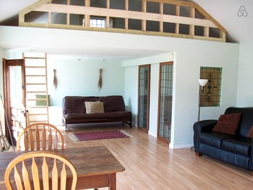 Country Cottage Rental on 50 Acres of Sublime Land in Southwest Wisconsin - Blanchardville, Wisconsin - glamping.directory