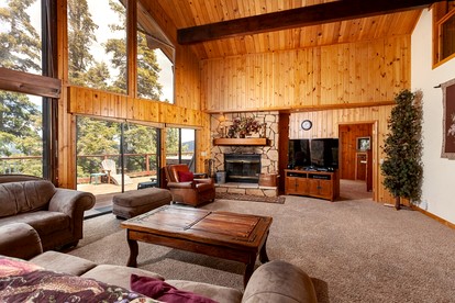 Breathtaking Huge Cabin with Hot-tub and Stunning Views in Moonridge, California - Moonridge, California - glamping.directory