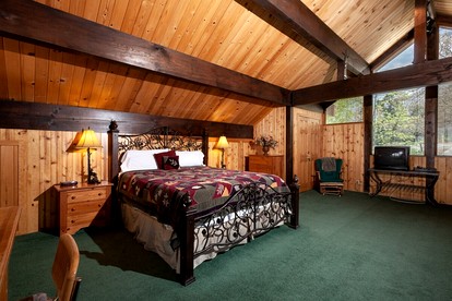 Breathtaking Huge Cabin with Hot-tub and Stunning Views in Moonridge, California - Moonridge, California - glamping.directory