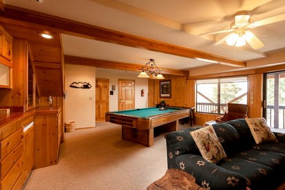 Breathtaking Huge Cabin with Hot-tub and Stunning Views in Moonridge, California - Moonridge, California - glamping.directory