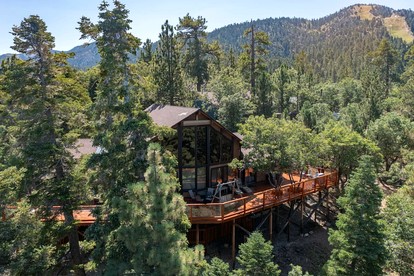 Breathtaking Huge Cabin with Hot-tub and Stunning Views in Moonridge, California - glamping.directory