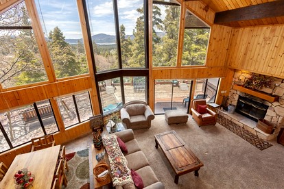 Breathtaking Huge Cabin with Hot-tub and Stunning Views in Moonridge, California - Moonridge, California - glamping.directory