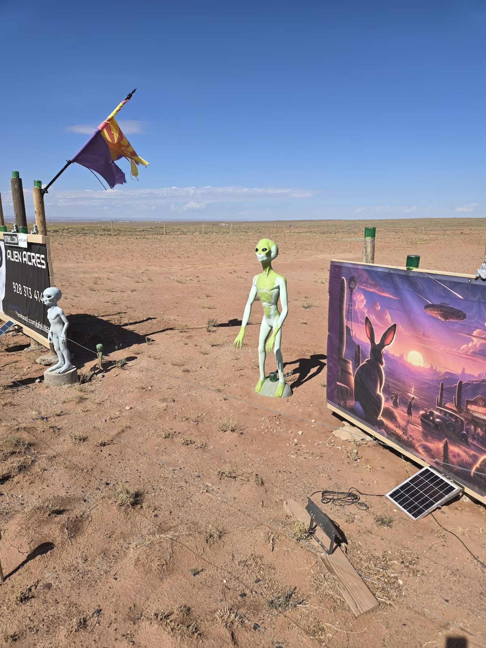Ufo Hill - Sun Valley, Arizona - glamping.directory