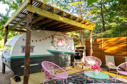Luxurious Remodeled Airstream with Wraparound Deck and Spa near Honey Grove, Texas - Honey Grove, Texas - glamping.directory