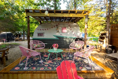 Luxurious Remodeled Airstream with Wraparound Deck and Spa near Honey Grove, Texas - Honey Grove, Texas - glamping.directory