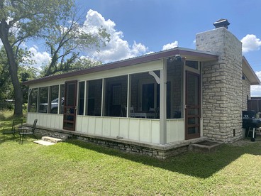 Wonderful Riverside Retreat in Wimberley, Texas, for Glorious Glamping Getaways - glamping.directory