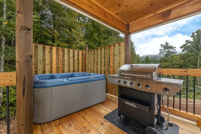 Luxury Cabin Rental with Hot Tub, Pool Table, and Arcade on Family Resort near Gatlinburg, Tennessee - Gatlinburg, Tennessee - glamping.directory