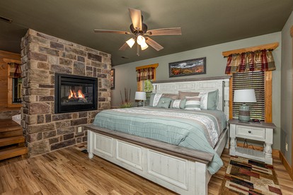 Luxury Cabin Rental with Hot Tub, Pool Table, and Arcade on Family Resort near Gatlinburg, Tennessee - Gatlinburg, Tennessee - glamping.directory