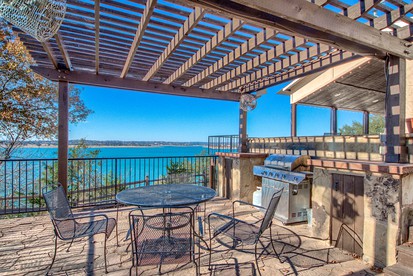 Lake View Glamping Rental in Canyon Lake, Texas - Canyon Lake, Texas - glamping.directory