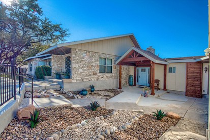 Lake View Glamping Rental in Canyon Lake, Texas - glamping.directory
