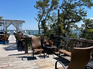 Beautiful Cottage on the Bay with Private Dock and Hot Tub for a Memorable Getaway on Little Gasparilla Island, Florida - Placida, Florida - glamping.directory
