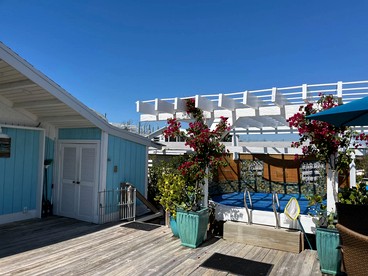 Beautiful Cottage on the Bay with Private Dock and Hot Tub for a Memorable Getaway on Little Gasparilla Island, Florida - Placida, Florida - glamping.directory