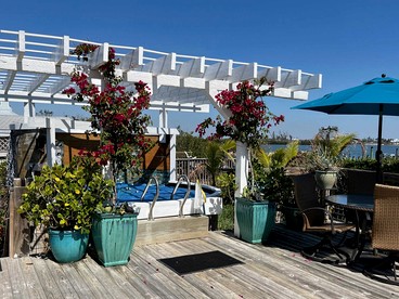 Beautiful Cottage on the Bay with Private Dock and Hot Tub for a Memorable Getaway on Little Gasparilla Island, Florida - Placida, Florida - glamping.directory