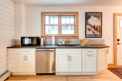 Peaceful Village Retreat with Fireplace, Deck Dining & Mountain Sunsets in Margaretville, New York - Margaretville, New York - glamping.directory