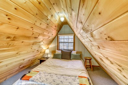 Beautiful Wooden A-Frame Perfect for Outdoor Activities in Blue Ridge, Georgia - Blue Ridge, Georgia - glamping.directory