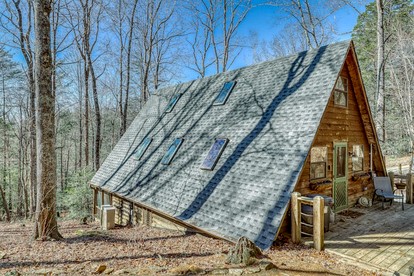 Beautiful Wooden A-Frame Perfect for Outdoor Activities in Blue Ridge, Georgia - Blue Ridge, Georgia - glamping.directory