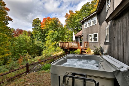 Impressive Cabin with Hot-tub and Fascinating Views in Mendon, Vermont - Mendon, Vermont - glamping.directory