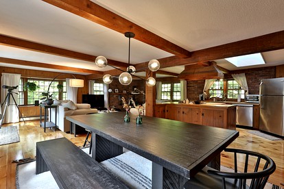 Impressive Cabin with Hot-tub and Fascinating Views in Mendon, Vermont - Mendon, Vermont - glamping.directory
