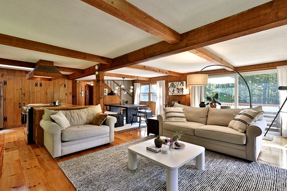 Impressive Cabin with Hot-tub and Fascinating Views in Mendon, Vermont - Mendon, Vermont - glamping.directory