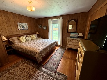 Charming Montana Bungalow with Madison River Views, Steps from Main Street in Ennis, MT - Ennis, Montana - glamping.directory