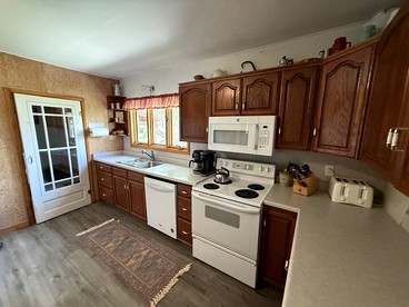 Charming Montana Bungalow with Madison River Views, Steps from Main Street in Ennis, MT - Ennis, Montana - glamping.directory
