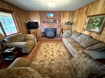 Charming Montana Bungalow with Madison River Views, Steps from Main Street in Ennis, MT - Ennis, Montana - glamping.directory