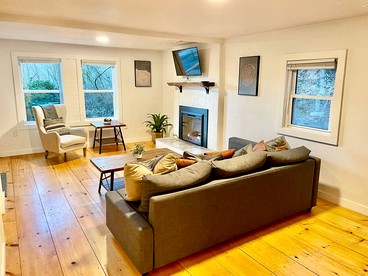 Peaceful Cottage with Hot-tub in Fleetwood, North Carolina - Fleetwood, North Carolina - glamping.directory