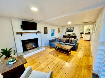 Peaceful Cottage with Hot-tub in Fleetwood, North Carolina - Fleetwood, North Carolina - glamping.directory