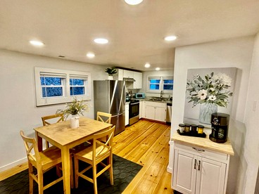 Peaceful Cottage with Hot-tub in Fleetwood, North Carolina - Fleetwood, North Carolina - glamping.directory