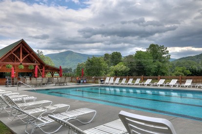 Cozy Log Cabin with Hot Tub & Game Room Near Smoky Mountain National Park | Sevierville, TN - Sevierville, Tennessee - glamping.directory