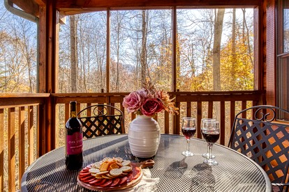 Cozy Log Cabin with Hot Tub & Game Room Near Smoky Mountain National Park | Sevierville, TN - Sevierville, Tennessee - glamping.directory