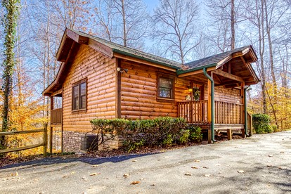 Cozy Log Cabin with Hot Tub & Game Room Near Smoky Mountain National Park | Sevierville, TN - glamping.directory