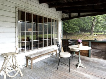 Secluded and Rustic Cabin Rental with Modern Amenities near Woodstock, New York - Willow, New York - glamping.directory
