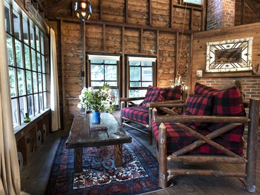 Secluded and Rustic Cabin Rental with Modern Amenities near Woodstock, New York - Willow, New York - glamping.directory