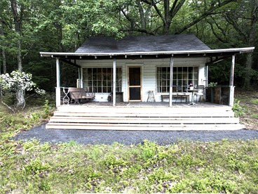 Secluded and Rustic Cabin Rental with Modern Amenities near Woodstock, New York - glamping.directory