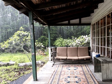Secluded and Rustic Cabin Rental with Modern Amenities near Woodstock, New York - Willow, New York - glamping.directory