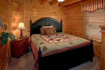 Beautiful Pigeon Forge Vacation Cabin with a Hot Tub - Pigeon Forge, Tennessee - glamping.directory