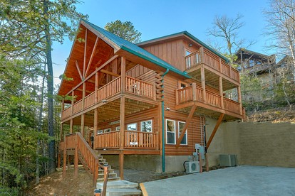 Beautiful Pigeon Forge Vacation Cabin with a Hot Tub - Pigeon Forge, Tennessee - glamping.directory