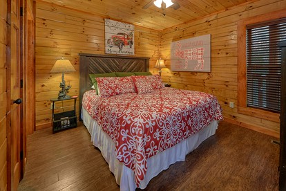 Beautiful Pigeon Forge Vacation Cabin with a Hot Tub - Pigeon Forge, Tennessee - glamping.directory