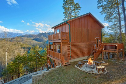 Beautiful Pigeon Forge Vacation Cabin with a Hot Tub - Pigeon Forge, Tennessee - glamping.directory