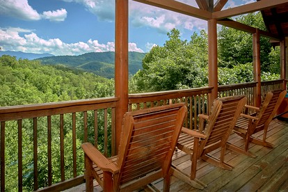 Beautiful Pigeon Forge Vacation Cabin with a Hot Tub - Pigeon Forge, Tennessee - glamping.directory