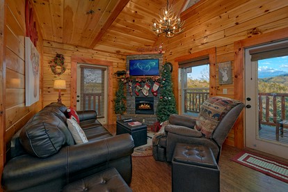 Beautiful Pigeon Forge Vacation Cabin with a Hot Tub - Pigeon Forge, Tennessee - glamping.directory