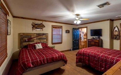 Superb Cabin Rental with Private Hot Tub on Toledo Bend Lake in Louisiana - Logansport, Louisiana - glamping.directory