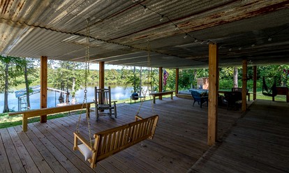 Superb Cabin Rental with Private Hot Tub on Toledo Bend Lake in Louisiana - glamping.directory