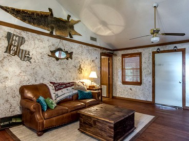 Superb Cabin Rental with Private Hot Tub on Toledo Bend Lake in Louisiana - Logansport, Louisiana - glamping.directory