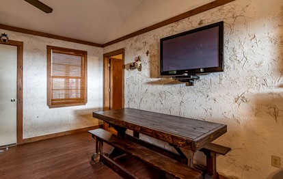 Superb Cabin Rental with Private Hot Tub on Toledo Bend Lake in Louisiana - Logansport, Louisiana - glamping.directory