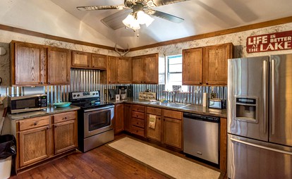 Superb Cabin Rental with Private Hot Tub on Toledo Bend Lake in Louisiana - Logansport, Louisiana - glamping.directory